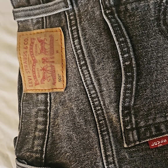 Levi's denim shorts - Picture 3 of 6